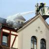 Der Dachstuhl eines Hauses in Oberhausen ist ausgebrannt. 

