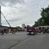 Ein Großeinsatz der Feuerwehr läuft am Donnerstagmorgen in Thannhausen. Aus einem Silo steigt Rauch auf.