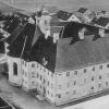 Dieses historische Bild zeigt das ursprüngliche „Blindenheim“ Pfaffenhausen um 1905. Es war der Hauptbau des ehemaligen Priesterseminars, in den 1894 die ersten Blinden und St.Josefs-Schwestern aus Ursberg eingezogen sind. 	