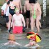 2000 Schwimmer stürzen sich in eiskalte Donau