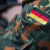 Der Bundestag hatte 2021 beschlossen, dass homosexuelle Soldaten für ihre Benachteiligung in der Bundeswehr und der Nationalen Volksarmee der DDR entschädigt werden.