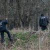 Die Polizei hat die Suche in einem Münchner Wald, wo am Freitag menschliche Knochen gefunden wurde, eingestellt. (Symbolbild)