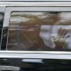 Donald Trump winkt auf dem Weg zum Gericht aus dem Fenster seiner Limousine.
