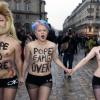 Acht Femen-Aktivistinnen sind nach einem aufsehenerregenden Nackt-Protest in der Pariser Kathedrale Notre-Dame erneut einer Verurteilung entgangen. 