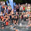 Massenstart vor Massen an Zuschauern – davon träumen die Veranstalter beim Volkstriathlon in Zusmarshausen. Nach zweijähriger Zwangspause aufgrund der Corona-Pandemie soll es am 2. Juli 2022 endlich wieder mit dem Startschuss klappen und sich die Athletinnen und Athleten in den Rothsee stürzen. 	