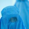 Das Besondere der Burka: Sie hat vor den Augen eine Art Gitter beziehungsweise ein Netz, um das Sehen zu ermöglichen.