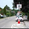 Die sogenannten Verkehrswächter in der Kleinaitinger Lechfeldstraße und die angebrachten Markierungen sind nicht nur im Gemeinderat umstritten. Eine Lösung ist noch nicht gefunden. 	