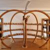Aufwendig dekoriert war das Foyer des Kreisguts Aichach. Ein überdimensionales Apfelmodell aus Holz mit den verschiedenen Apfelsorten sorgte für viel Aufmerksamkeit.