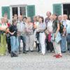 Telesphorus Lindinger und Therese Brock (unteres Bild) führen ihr Publikum an historische interessante Plätze, um in Illertissens Geschichte einzutauchen.  