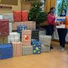 Alle Schüler der Kapellen-Mittelschule in Oberhausen haben mit angepacktund 41 Pakete gepackt, die von den Johanniter Weihnachtstruckern zu Bedürftigen gebracht wurden.