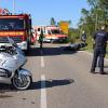 Bei einem Unfall mit zwei Motorrädern auf der B16 bei Gundelfingen sind am Freitag drei Personen verletzt worden.