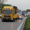 Ein Fußgänger ist am Montagmorgen auf der A96 von einem Lastwagen erfasst und getötet worden. Die Autobahn ist vorerst in Richtung Lindau gesperrt.
