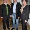 Bürgermeister Karl Malz (links) mit dem neu gewählten und vereidigten Gemeinderat Thomas Reindel und der neu gewählten Zweiten Bürgermeisterin der Gemeinde Tapfheim, Anja Steinberger. 
