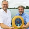 Als Organisatoren der Aktion "Unser Baggersee wird herzsicher" wollen Daniel Schindler (links) und Tom Schmid viele mit ins Boot holen, um vier Defibrillatoren für Friedberger Seen zu finanzieren.