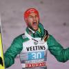 Die Vierschanzentournee 2018/2019 geht heute in Garmisch-Partenkirchen mit der Qualifikation zum Neujahrsspringen weiter. Nach dem überraschenden zweiten Platz von Markus Eisenbichler hinter Kobayashi hoffen die deutschen Fans auf einen weiteren Erfolg. Erst einmal muss Eisenbichler die Qualifikation heute am Montag überstehen. Hier alle Infos zu Skispringen, Termine, Zeitplan, Uhrzeit, Start, Beginn und alle Fakten zur Live-Übertragung in TV und Live-Stream.