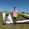 Stefan Langer, hier am Heck seines Segelfliegers mit dem Rufzeichen „SL“, wurde Deutscher Segelflug-Vizemeister in Bayreuth. 