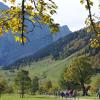 Ein tödlicher Unfall hat sich in Tirol ereignet. Ein Auto war abgestürzt. Ein 16-Jähriger starb. Symbolbild