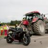 Ein Motorradfahrer stieß gestern zwischen Bubesheim und Großkötz gegen einen Traktor und starb. 