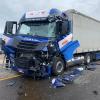 Der Fahrer des Gas-Lkw wurde bei dem Unfall auf der A8 bei Ulm verletzt. 