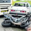 Lebensgefährlich verletzt wurde gestern Nachmittag ein 18-jähriger Motorradfahrer bei einem Verkehrsunfall auf der Kreisstraße DLG 35 bei Wittislingen. Ein 33-jähriger Autofahrer hatte das Motorrad nach Angaben der Polizei beim Abbiegen übersehen. Foto: Veh