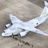 Das Transportflugzeug Kawasaki C-2 vor einem Evakuierungsflug nach Afghanistan.