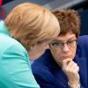 Kanzlerin Angela Merkel wollte Annegret Kramp-Karrenbauer als Nachfolgerin installieren. Das ist nun missglückt.