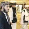 Entschlossene Blicke: Die Delegation der Taliban trifft zu den Verhandlungen in Doha ein. 