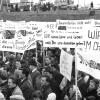 1968 verhinderten Bürger im württembergischen Illertal den Bau einer Großsenderanlage der Bundespost. Höhepunkt des Widerstands war im März 1968 eine Demonstration auf dem Dettinger Sportplatz.