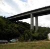 Unter dieser Brücke in Unterfranken wurden die Leichen gefunden.