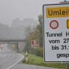 Schlechte Nachricht für viele Verkehrsteilnehmer im Donau-Ries-Kreis: Die B25 wird im Bereich der Harburger Tunnel vom 27. Oktober an für einige Tage gesperrt. Darauf weisen bereits große Schilder hin. 