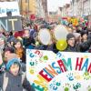Vergangenen Freitag in Landshut: 3500 Schüler, Eltern und Lehrer protestieren gegen einen Landeskongress des NPD-Nachwuchses im Landshuter Hans-Leinberger-Gymnasium. Doch die Rechtsextremen wollen das Treffen mit juristischen Mitteln erzwingen. Ihre Chancen stehen nicht schlecht. 