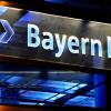 Bei ihren Ermittlungen zu strafbaren Wertpapiergeschäften haben Staatsanwaltschaft und Bayerisches Landeskriminalamt (LKA) am Mittwoch bei der Bayerischen Landesbank (Bayern LB) Unterlagen abgeholt.