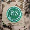 Die Buchstaben "RS" an der Uniform eines in Afghanistan stationierten Soldaten. Das Kürzel steht für "Resolute Support".