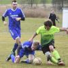 Schon gegen Viktoria Augsburg zeigte der SV Schwabegg (grün), hier Darius Steibl, dass sie sich nicht ohne die eine oder andere Duftmarke aus der Bezirksliga verabschieden wollen.  	