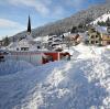 Bei strahlendem Sonnenschein war Aufräumen angesagt in Balderschwang, wo sich der Schnee meterhoch türmt. 