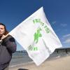 Klimaaktivistin Luisa Neubauer demonstriert auf der Insel Rügen gegen die geplante LNG-Anlage.