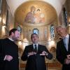 Sigmar Gabriel (Mitte), der gestern in Jerusalem die Dormitio-Kirche besuchte, lobt Frankreichs Emmanuel Macron in den höchsten Tönen. 	 	