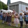 Die Kindergartenkinder aus St. Ulrich sorgten für eine musikalische Tanzeinlage. Dabei wurden die Kinder zu beliebten Fotoobjekten bei Eltern und Gästen beim diesjährigen Pfarrfest der Stadtpfarrei St. Ulrich.
