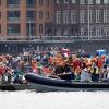 Das Volk feiert - und wie es sich für die Niederlande gehört, auch auf dem Wasser. Foto: Evert-Jan Daniels