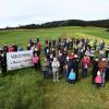 Mit kreativen Aktionen stellen sich mehrere Ettelrieder gegen das Millionenprojekt eines Windparks im nahe gelegenen Forst. 