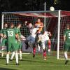 Aislingens Keeper Martin Sadler vereitelt hier eine Weisinger Torchance gegen Philipp und Markus Spring. Foto: Karl Aumiller