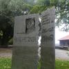 Ein mindestens fragwürdiges Denkmal steht in der Seeanlage in Schondorf. Es erinnert an den Komponisten Hans Pfitzner, der sich antisemitisch äußerte und Position für den Nationalsozialismus bezog. 