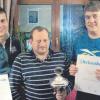 Die drei glücklichen Erstplatzierten der Rehlinger Tischtennis-Vereinsmeisterschaft im Einzel (von links): Jürgen Mahr (2.), Vereinsmeister Peter Strobl und Michael Brandmayr (3.).   
