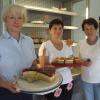 Für viel Aufmerksamkeit sorgten die 28 Kuchen und Torten, die freiwillige Helferinnen für das Annafest bereitstellten.