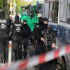 Einsatzkräfte haben in Berlin mutmaßliche Hamas-Mitglieder festgenommen.