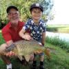 Alois Rauscher geht jetzt wieder zum Fischen. Hier mit Enkel Jakob.