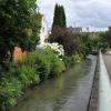 Der Mühlbach in Ellgau, hier mit Blick Richtung Süden auf die Brücke „Am Anger“, soll neu gestaltet werden.