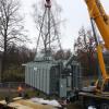 Großlieferung für das Umspannwerk in Langweid: Ein neuer Trafo soll die Stromversorgung schlagkräftiger machen. 	
