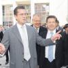 Hier gab er noch den Ton an: Karl-Theodor zu Guttenberg bei seinem Besuch in Gersthofen im September 2009. Mit im Bild sind der CSU-Bundestagsabgeordnete Eduard Oswald (rechts) und Bürgermeister Jürgen Schantin.  