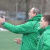 Trainer Reinhard Brachert bleibt dem TSV Zusmarshausen auch in der kommenden Saison erhalten. Die Arbeit mit jungen Spielern wie Maximilian Stöckle macht ihm Spaß. 
